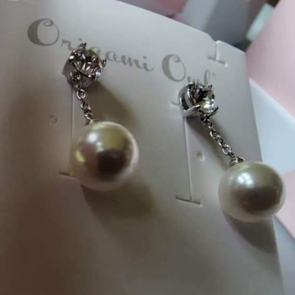 Origami owl pearl dangler earrings new